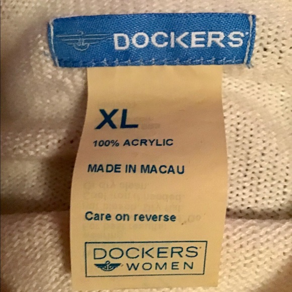 Dockers snowflake sweater❣️very feminine.❣️🎈 - Picture 6 of 8